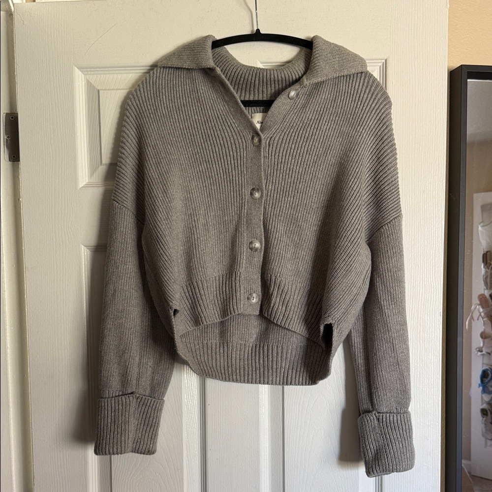 Abercrombie - collared cardigan